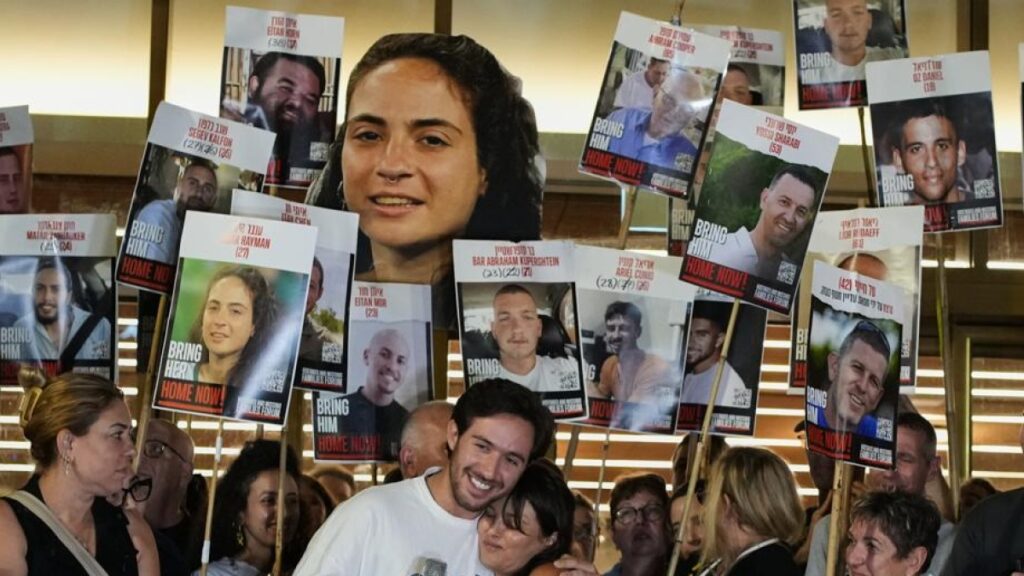 Gaza, Israele firma accordo di pace con Hamas; Trump annuncia visita domenicale