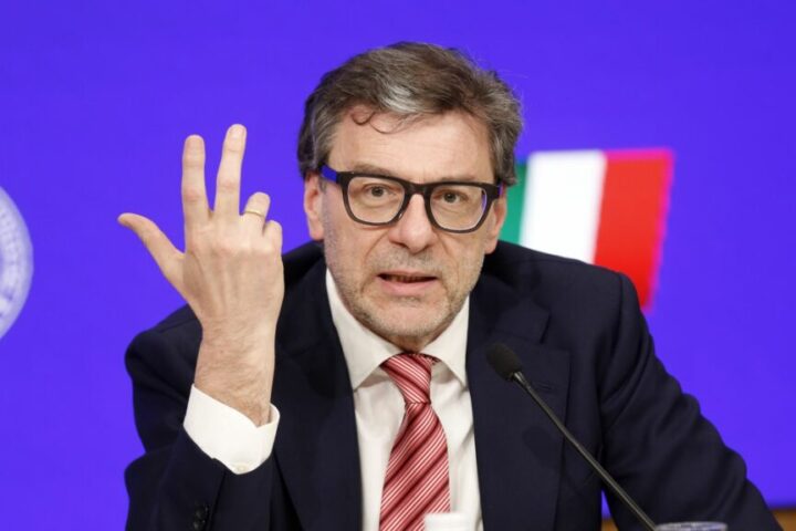 Giorgetti anticipa la manovra: “Riduzione delle tasse per ceti medi senza nuovo debito”
