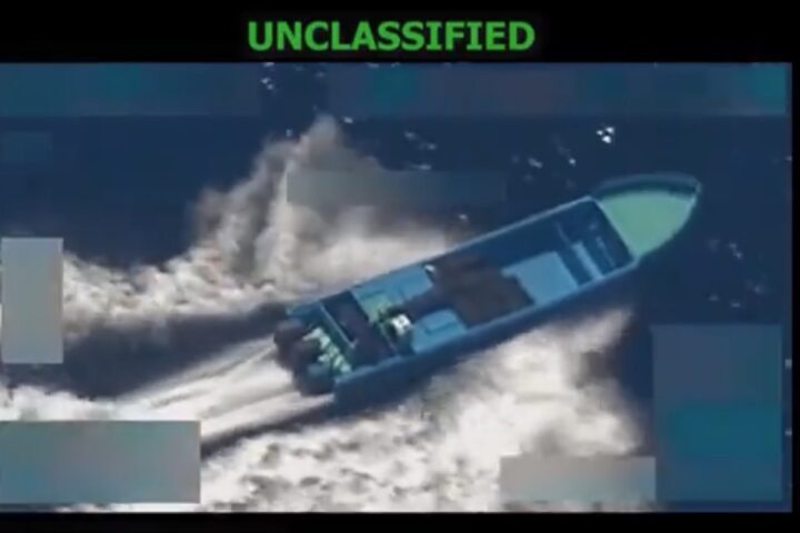 Gli Stati Uniti conducono un attacco contro un'imbarcazione di narcotrafficanti al largo della Colombia