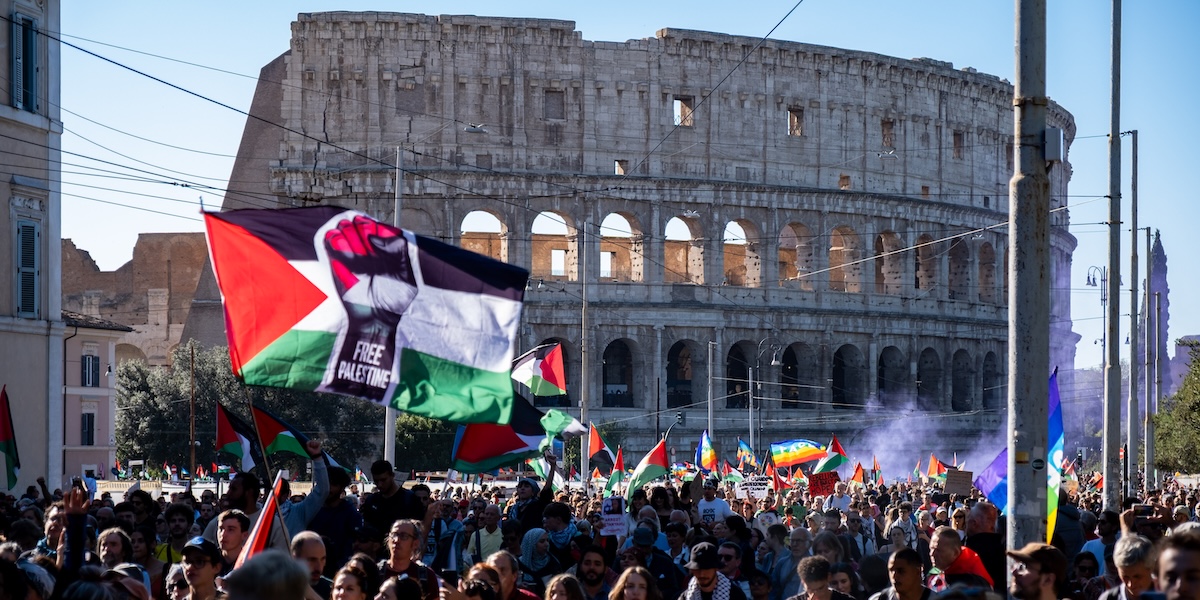 Gli ultimi 15 cittadini italiani espulsi da Israele dopo l'arresto nella Flotilla diretti ad Atene