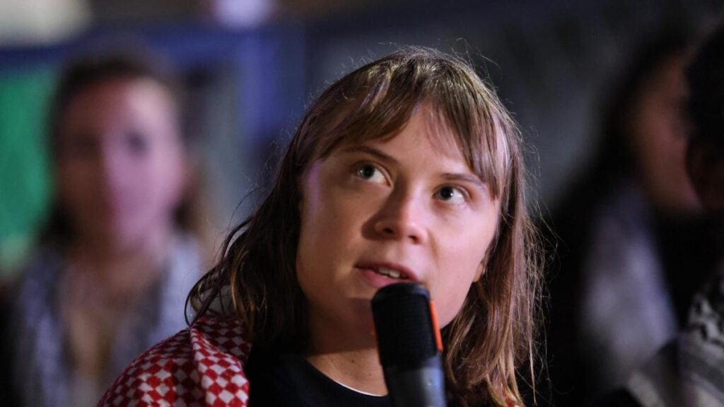 Greta Thunberg racconta l'esperienza in carcere in Israele: «Abbiamo implorato acqua»