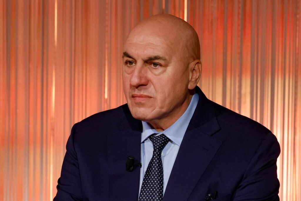 Guido Crosetto operato a Roma: rimosse tre neoplasie al colon, è in buone condizioni