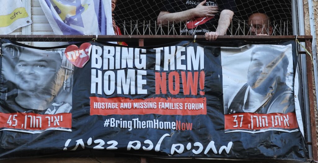 Hamas consegna alla Croce Rossa i corpi di due ostaggi israeliani deceduti in Gaza