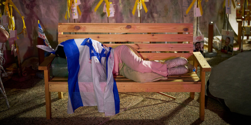 Hamas restituisce a Israele i corpi di due ostaggi morti durante la prigionia