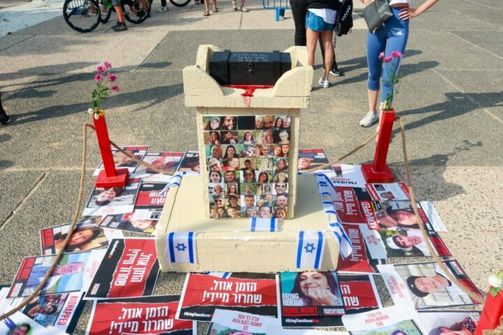 I 20 ostaggi ancora vivi di Hamas: storie di uomini rapiti dal Nova Festival