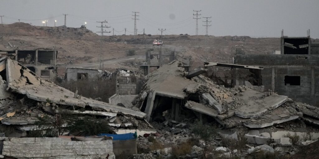 I corpi di tre ostaggi israeliani morti nella Striscia di Gaza consegnati all'esercito israeliano