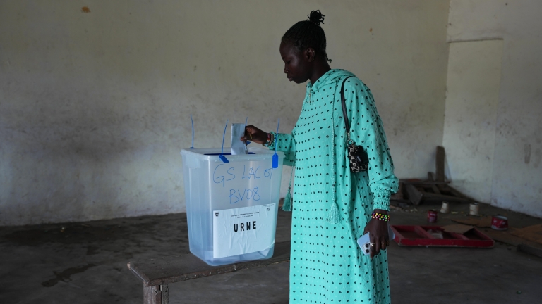 I veterani della politica governano l'Africa giovanile