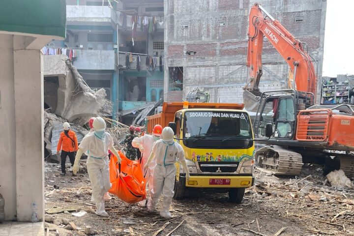 Il crollo di una scuola in Indonesia causa la morte di almeno 36 studenti
