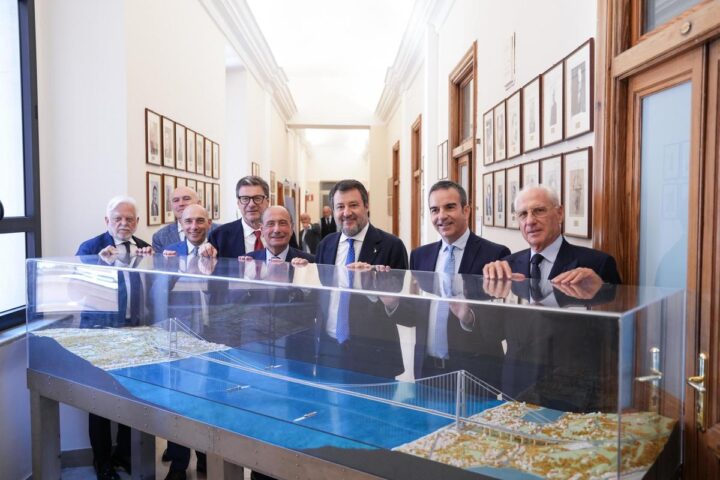 Il governo conferma il suo impegno per il ponte di Messina nonostante il parere negativo della Corte dei Conti