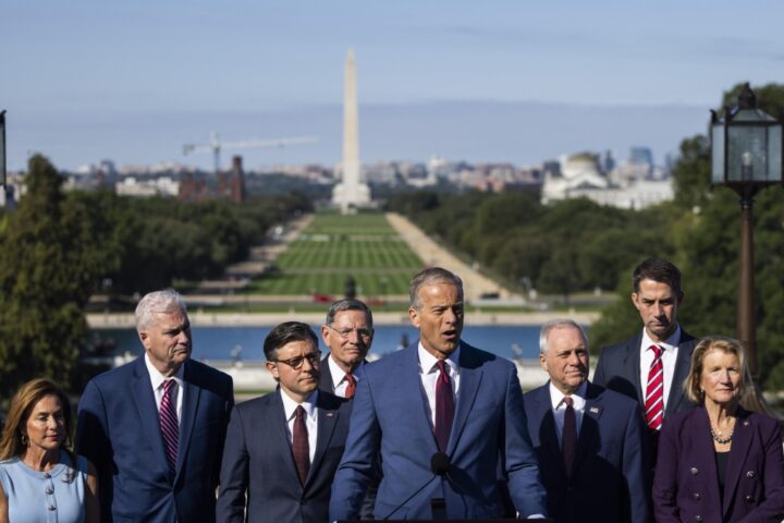 Il governo degli Stati Uniti inizia lo shutdown: stipendi bloccati e tensioni tra repubblicani e democratici