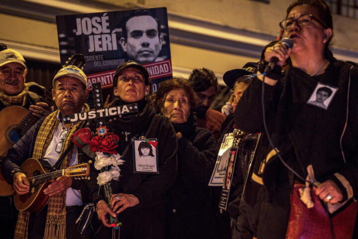 Il governo peruviano dichiara stato di emergenza a Lima dopo le proteste contro il nuovo presidente