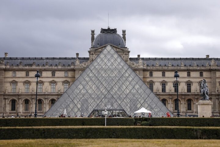 Il Louvre stima il valore dei gioielli rubati in 88 milioni di euro