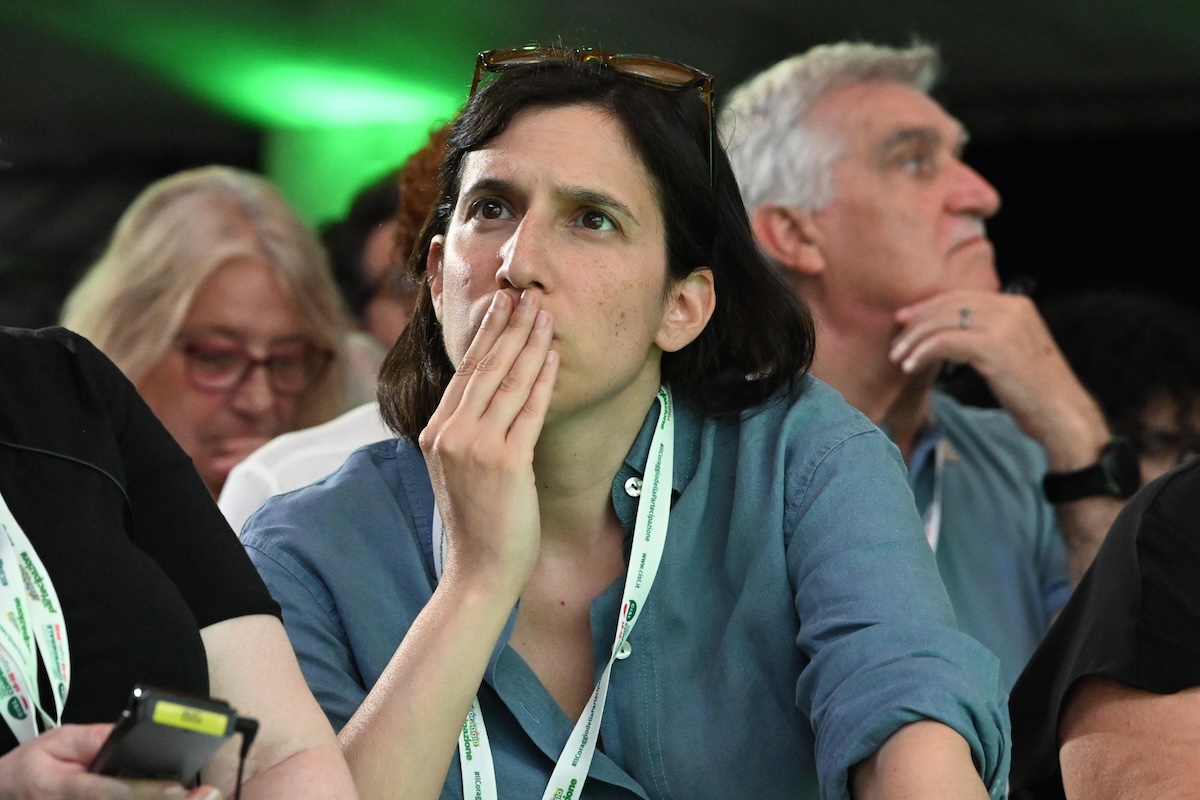 Il nervosismo della maggioranza di Schlein, le lamentele del correntone a Montepulciano