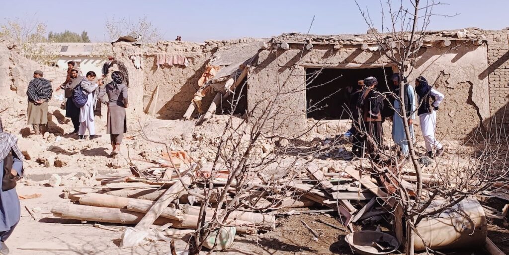 Il Pakistan bombarda regioni dell'Afghanistan, causando la morte di almeno dieci persone