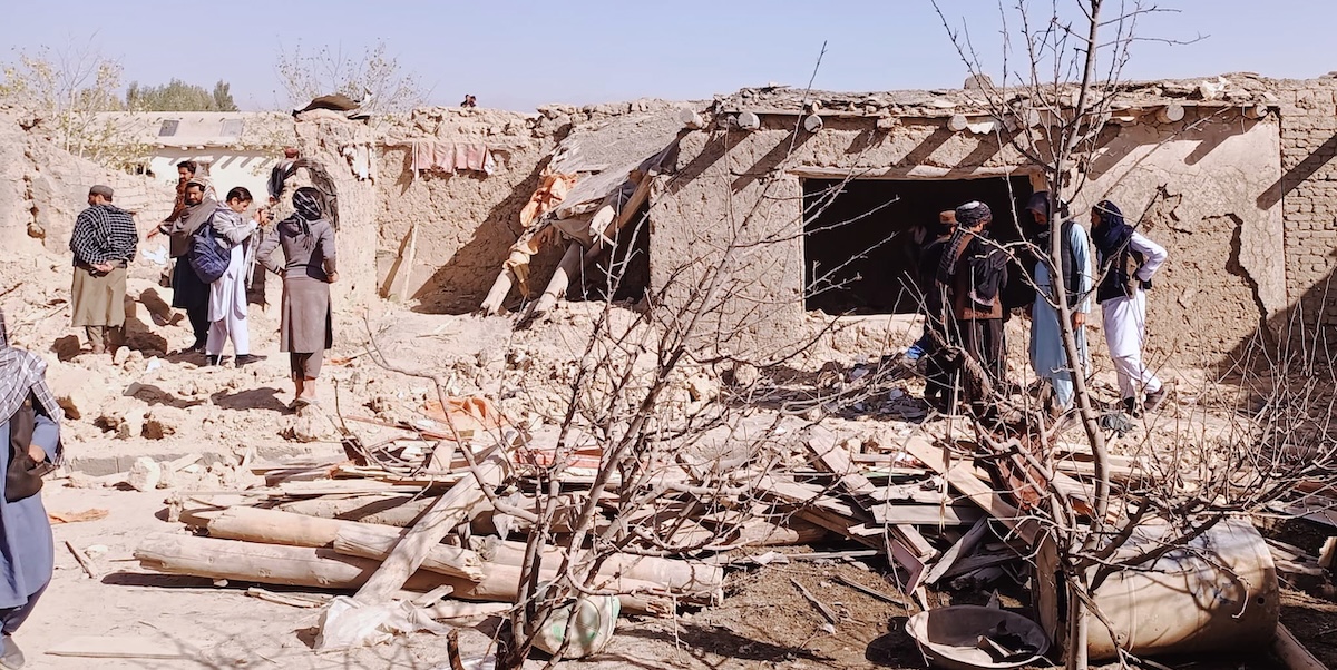 Il Pakistan bombarda regioni dell'Afghanistan, causando la morte di almeno dieci persone