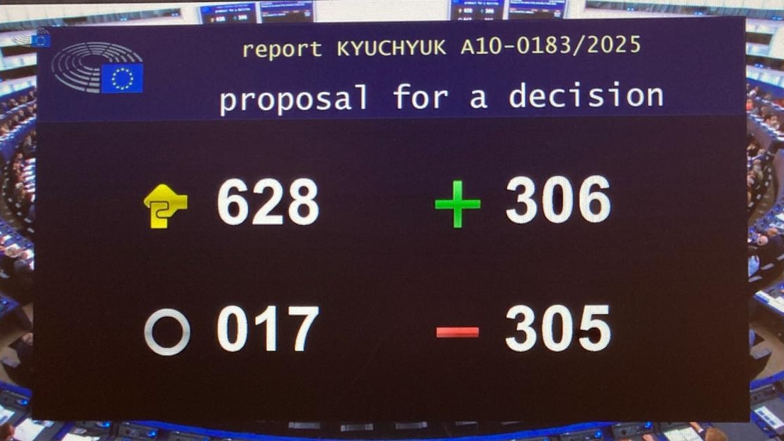 Il Parlamento Ue conferma l'immunità a Ilaria Salis con un voto di scarto di 306 a 305
