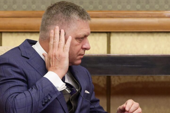 Il Partito Socialista Europeo espelle SMER del primo ministro slovacco Robert Fico per posizioni filorusse