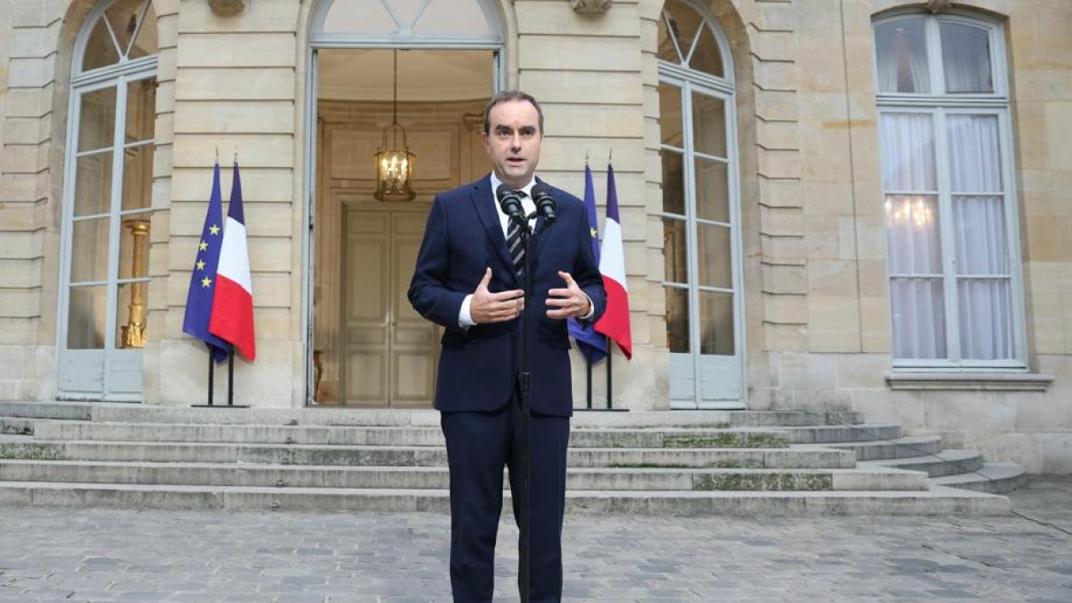 Il premier francese Sébastien Lecornu annuncia la sua squadra di governo con 18 ministri选