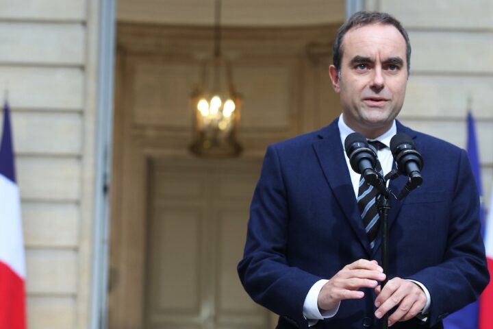 Il primo ministro francese Sébastien Lecornu si dimette dopo un giorno dall'annuncio del nuovo governo
