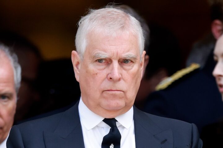 Il principe Andrea del Regno Unito sarà privato dei titoli reali e della residenza ufficiale