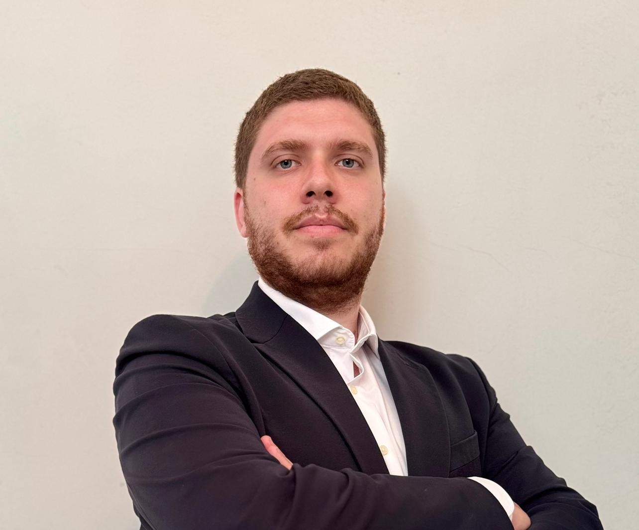 Il vicesegretario di Gioventù nazionale lascia FdI, critica il silenzio del governo su Gaza