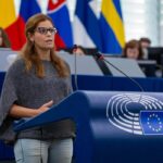 Ilaria Salis sotto attacco per commento sulla strage di Castel d'Azzano e la crisi abitativa in Italia