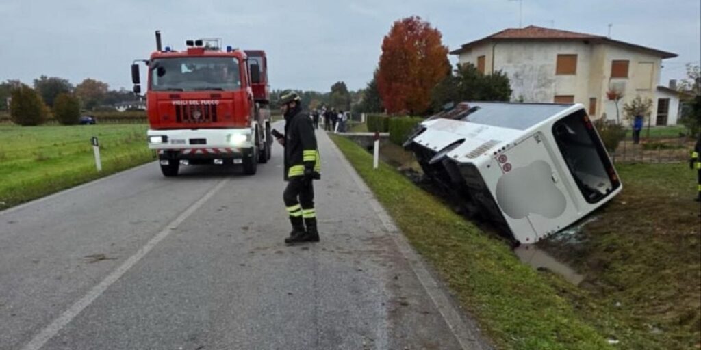 Incidente mortale a Oderzo: un'autobus per studenti si scontra con un SUV, cinque ragazzi feriti