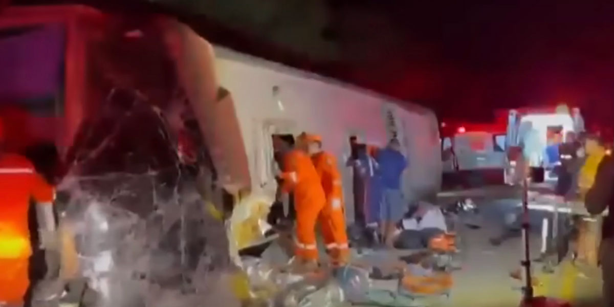 Incidente mortale in Brasile: ribaltamento di un autobus provoca 17 vittime a Pernambuco