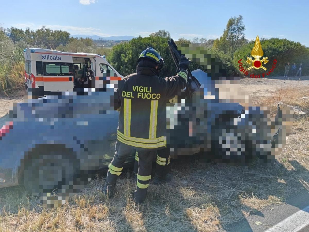 Incidente stradale a Scanzano Jonico: quattro morti e sei feriti in scontro con un camion