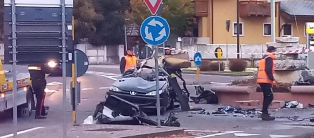 Incidente stradale mortale ad Asiago: tre giovani perdono la vita dopo una festa