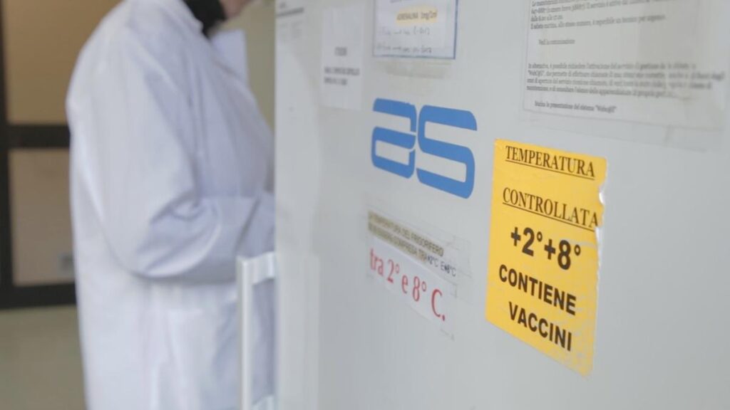 Influenza 2025-2026, virus aggressivo: chi deve vaccinarsi e quando