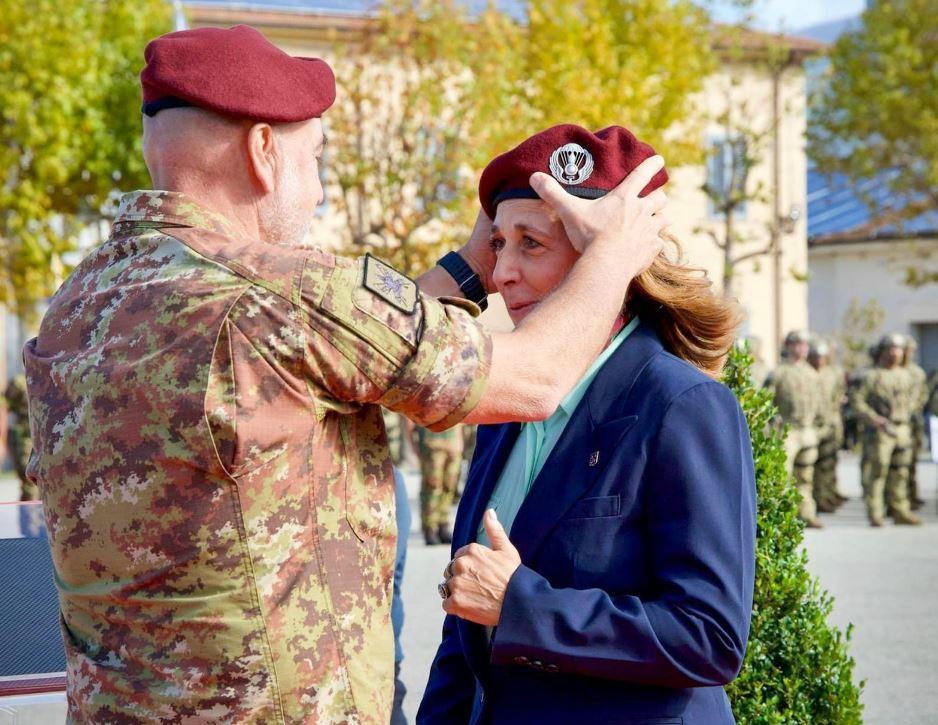 Isabella Rauti nominata paracadutista onoraria alla Festa della Brigata Folgore di Pisa