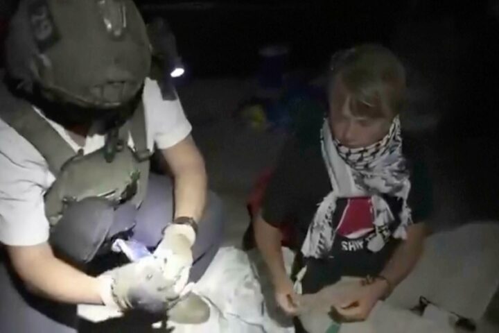 Israel arresta attivisti della Global Sumud Flotilla, tra cui 40 italiani, in acque internazionali