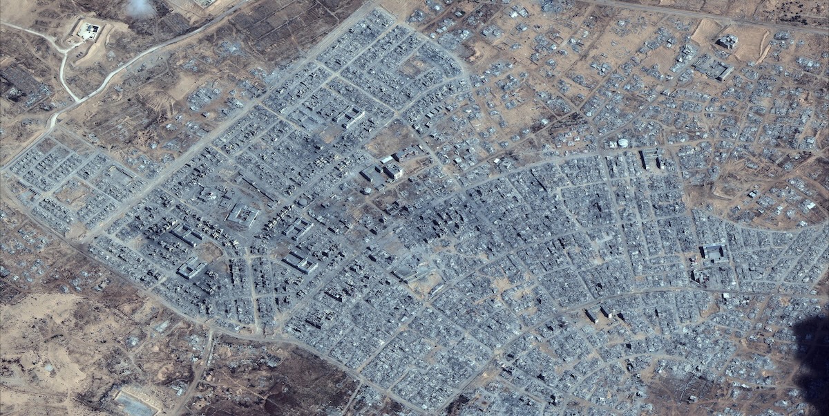 Israele bombarda Rafah mentre il cessate il fuoco è formalmente in vigore