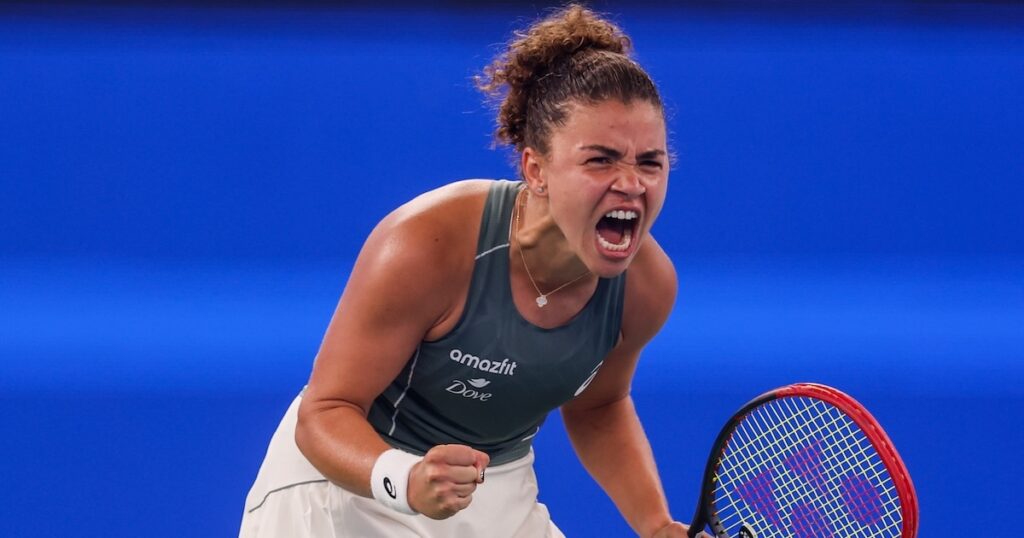 Jasmine Paolini sconfigge Iga Swiatek e accede alle semifinali del WTA 1000 di Wuhan