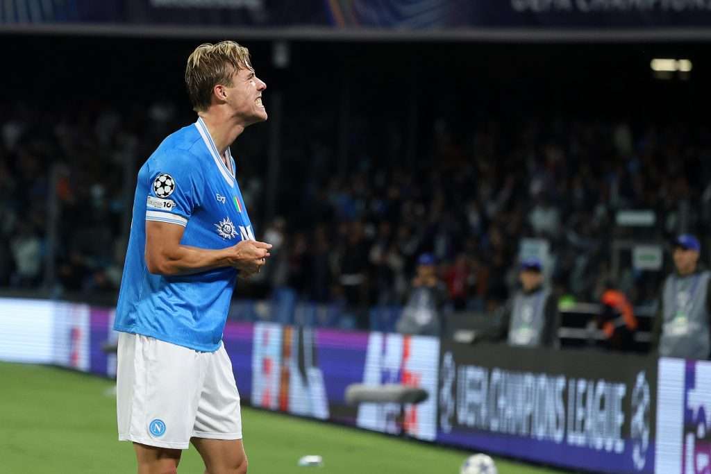 Kevin de Bruyne paragona Rasmus Hojlund del Napoli a Erling Haaland dopo la vittoria in Champions League