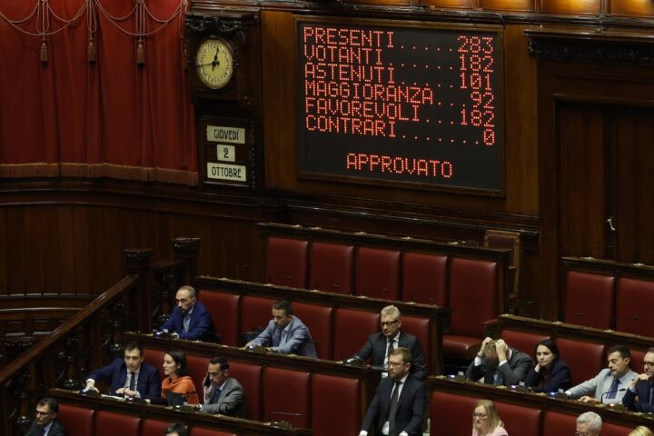 La Camera approva le risoluzioni sul piano Trump per Gaza, centristi supportano la maggioranza