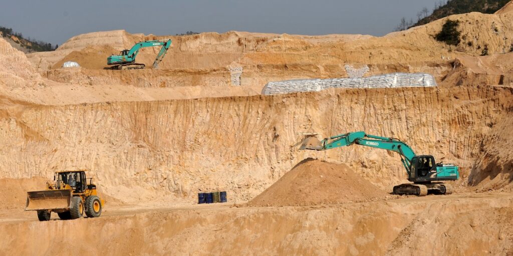 La Cina impone nuove restrizioni all'esportazione di terre rare per i produttori di tecnologia