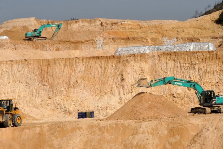 La Cina impone nuove restrizioni all'esportazione di terre rare per i produttori di tecnologia