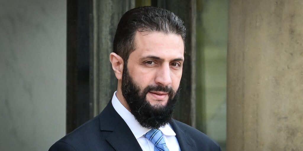 La Gran Bretagna rimuove Hayat Tahrir al Sham dalla lista delle organizzazioni terroristiche