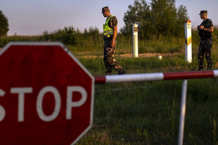 La Lituania chiude temporaneamente il confine con la Bielorussia a causa di contrabbando di sigarette tramite palloni aerostatici