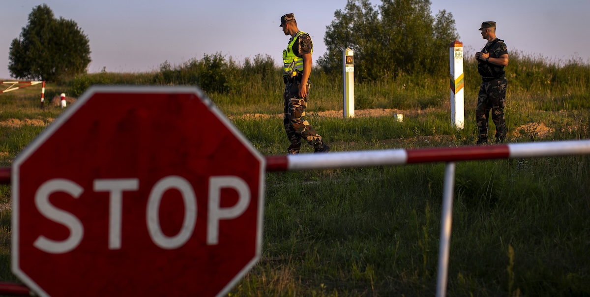 La Lituania chiude temporaneamente il confine con la Bielorussia a causa di contrabbando di sigarette tramite palloni aerostatici