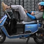 La lotta per la sopravvivenza di un rider a Pechino