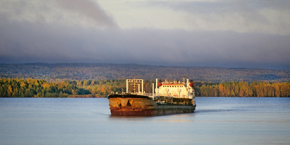 La marina militare francese ferma petroliera sospettata di rifornire la Russia per evadere le sanzioni