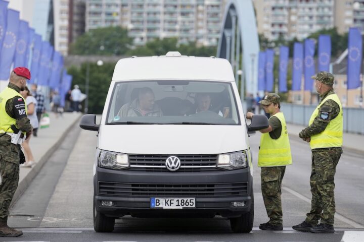 La Polonia proroga i controlli alle frontiere con Germania e Lituania fino ad aprile 2026
