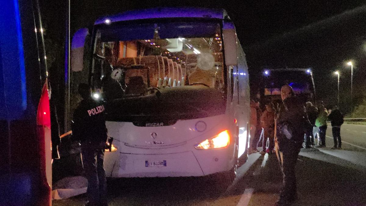 La violenza nel tifo: l'uccisione di un assistente alla guida sul bus dei tifosi del Pistoia Basket