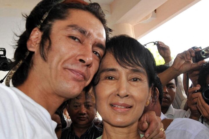 L'appello di Kim Aris: «Mia madre Aung San Suu Kyi sta male, aiutatemi a liberarla»