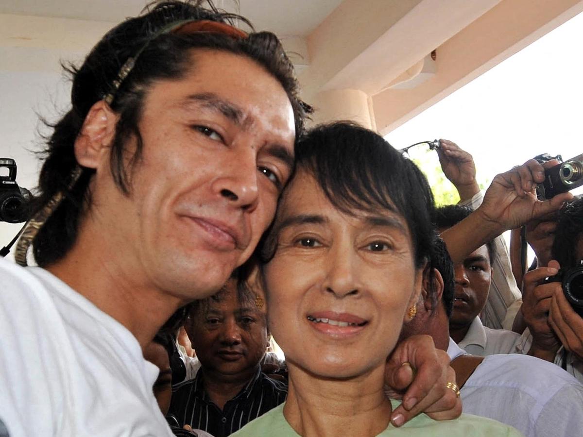 L'appello di Kim Aris: «Mia madre Aung San Suu Kyi sta male, aiutatemi a liberarla»