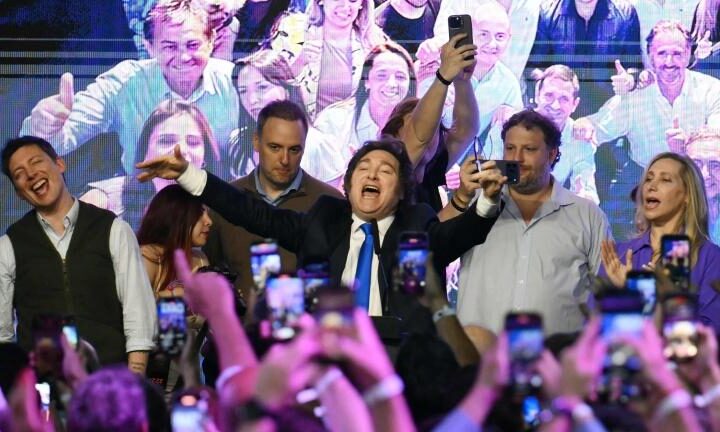 L'Argentina riaccoglie la fiducia in Javier Milei con un trionfo elettorale sorprendente