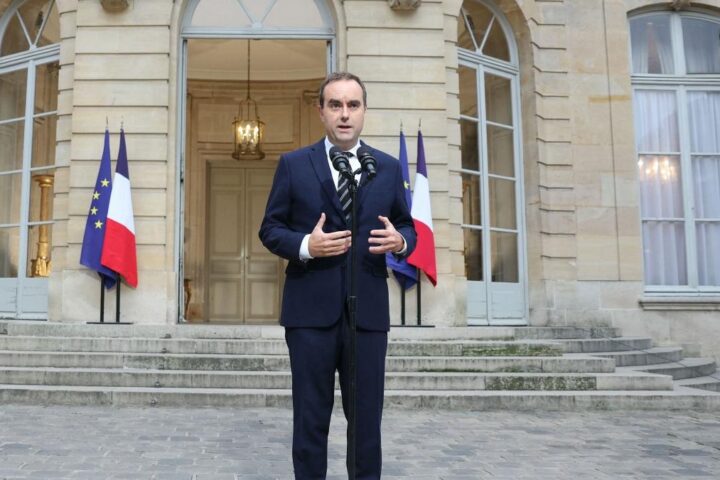 Lecornu si dimette: crisi di governo in Francia e richieste di nuove elezioni